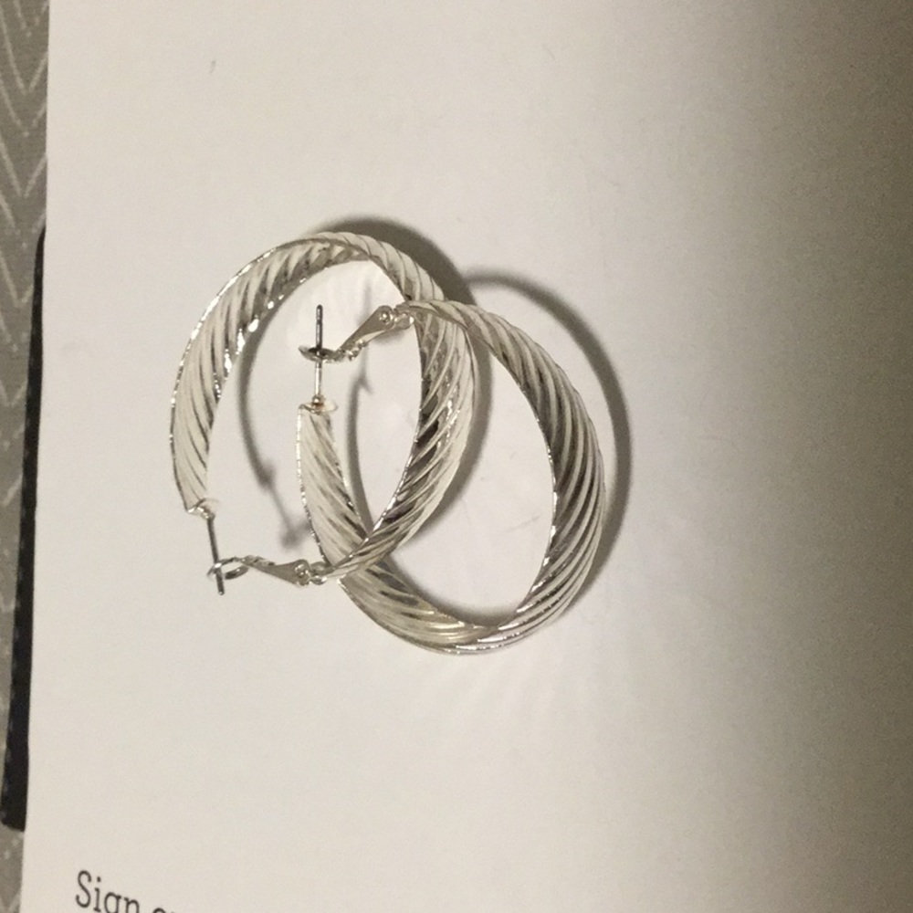 Silver classy hoop earrings